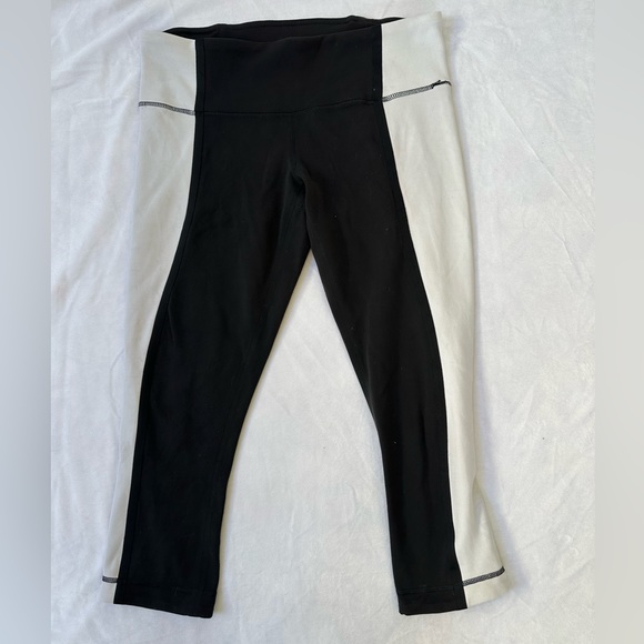Lululemon Leggings Black & White 7/8 Length Size 8 Women’s Workout Athleisure - Picture 2 of 7
